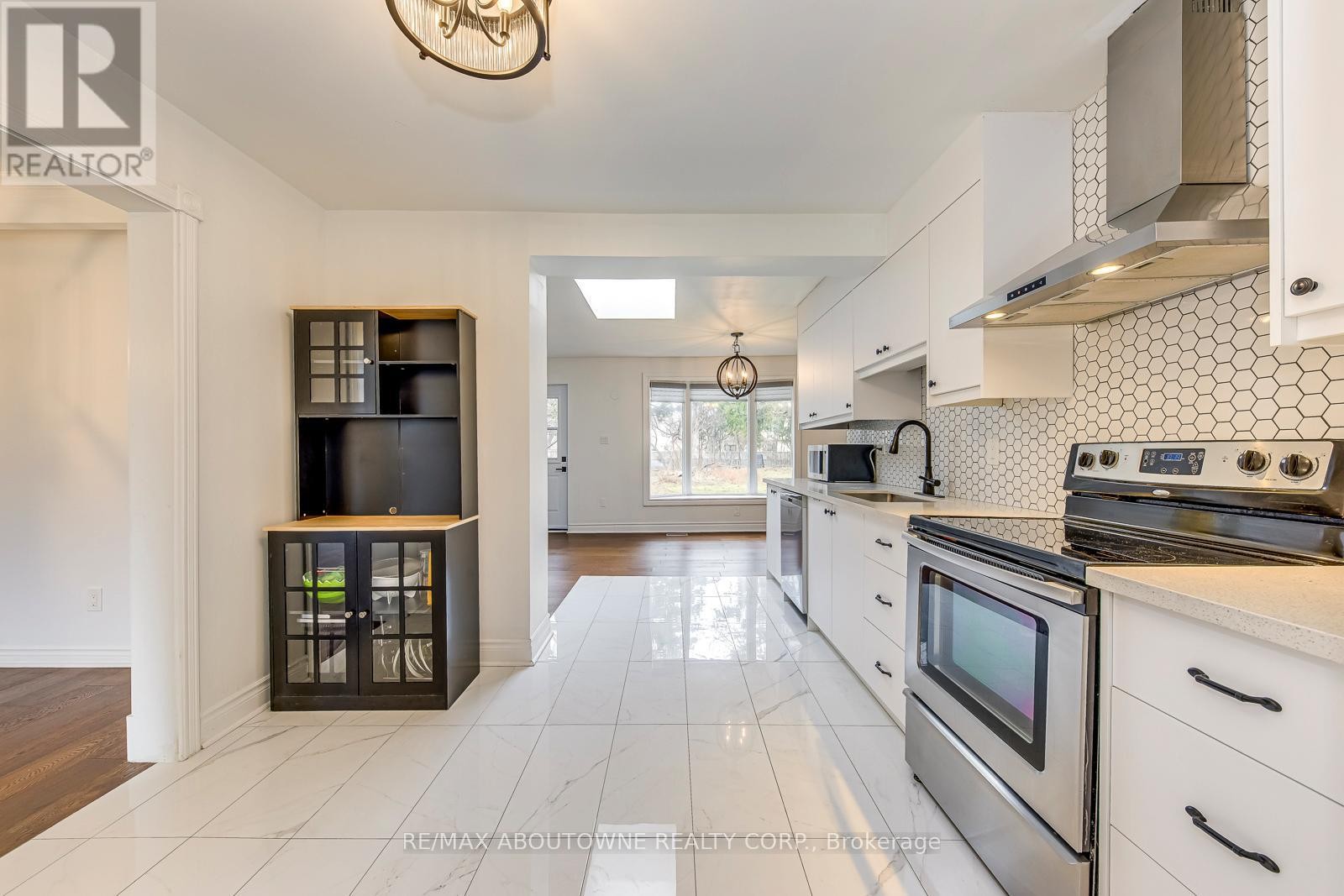 












2565 WINDJAMMER ROAD

,
Mississauga (Erin Mills),




Ontario
L5L1H7


