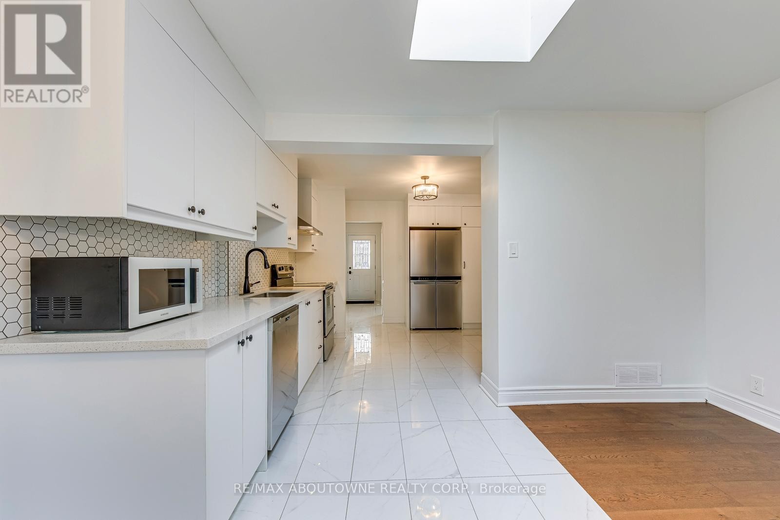 












2565 WINDJAMMER ROAD

,
Mississauga (Erin Mills),




Ontario
L5L1H7

