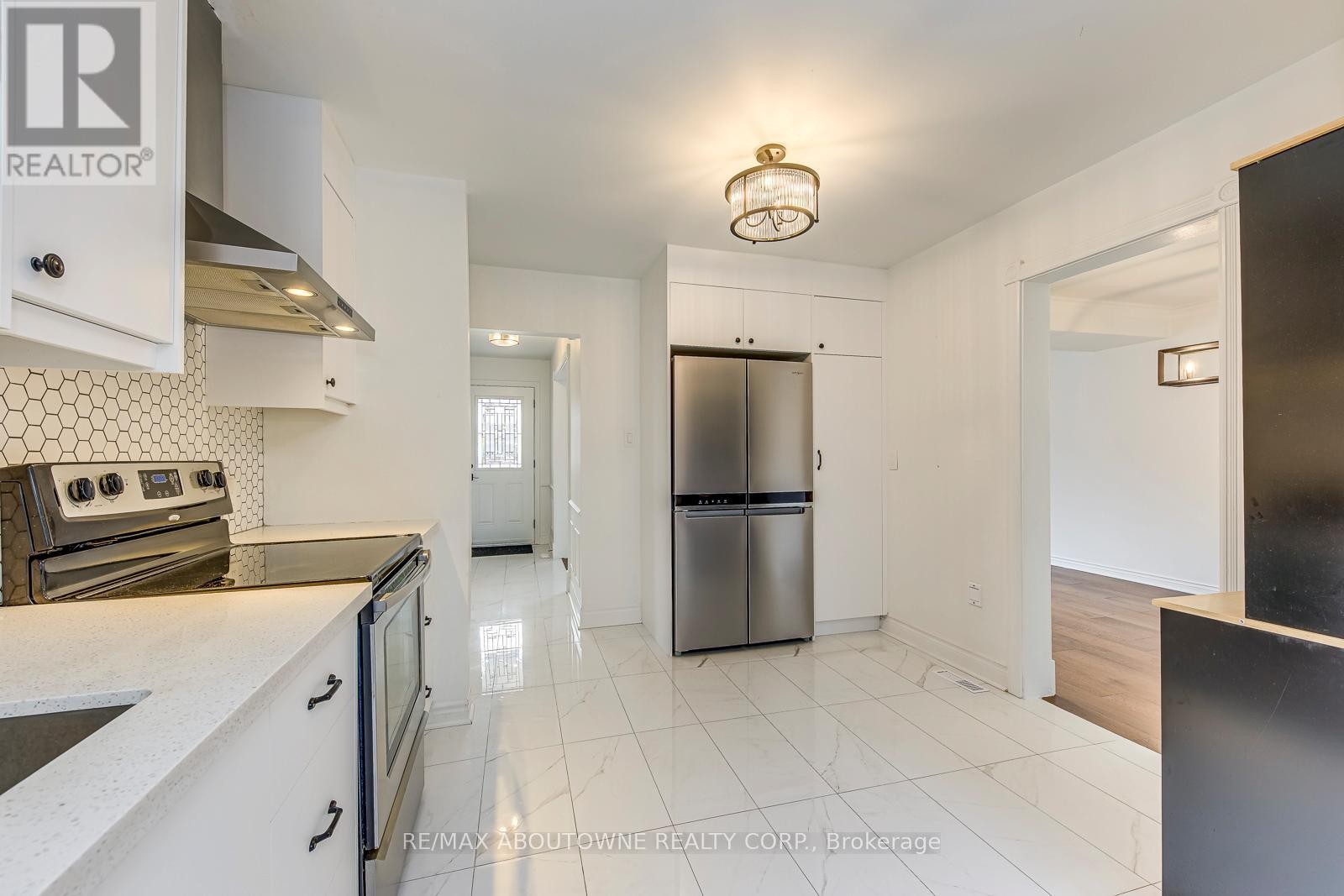 












2565 WINDJAMMER ROAD

,
Mississauga (Erin Mills),




Ontario
L5L1H7

