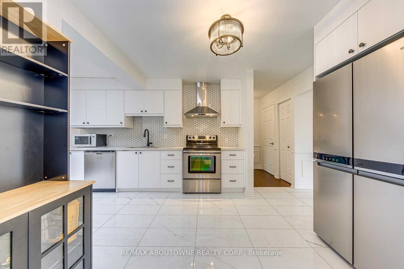 












2565 WINDJAMMER ROAD

,
Mississauga (Erin Mills),




Ontario
L5L1H7


