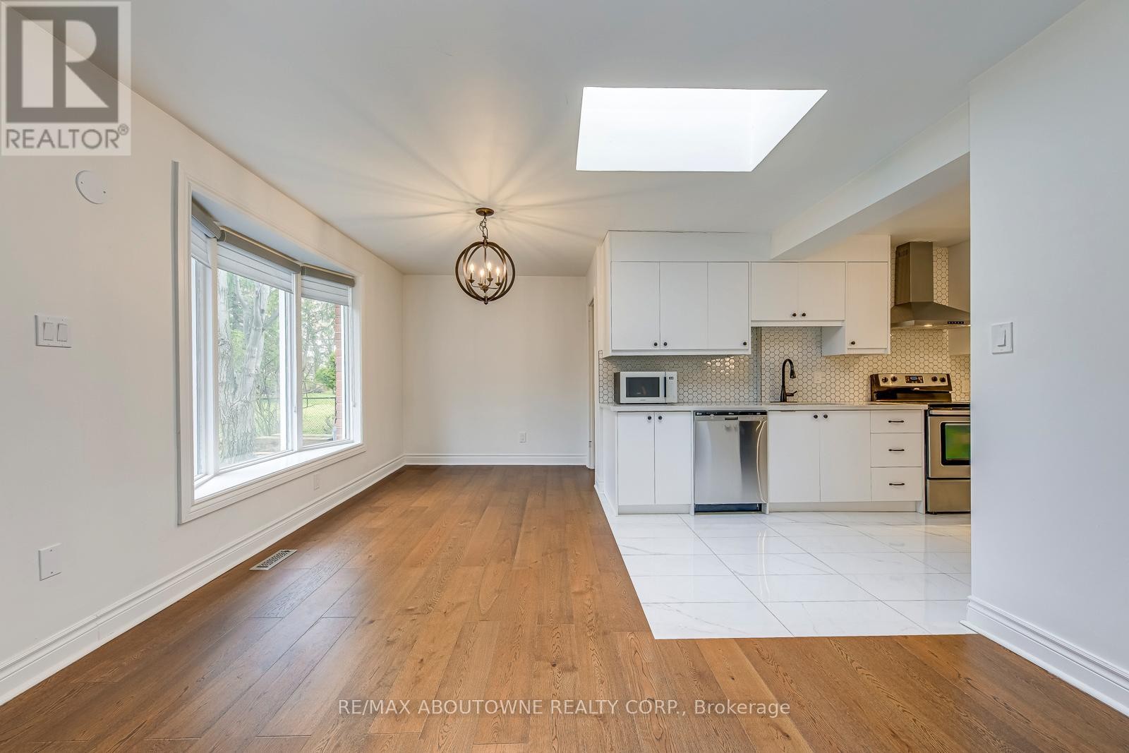 












2565 WINDJAMMER ROAD

,
Mississauga (Erin Mills),




Ontario
L5L1H7

