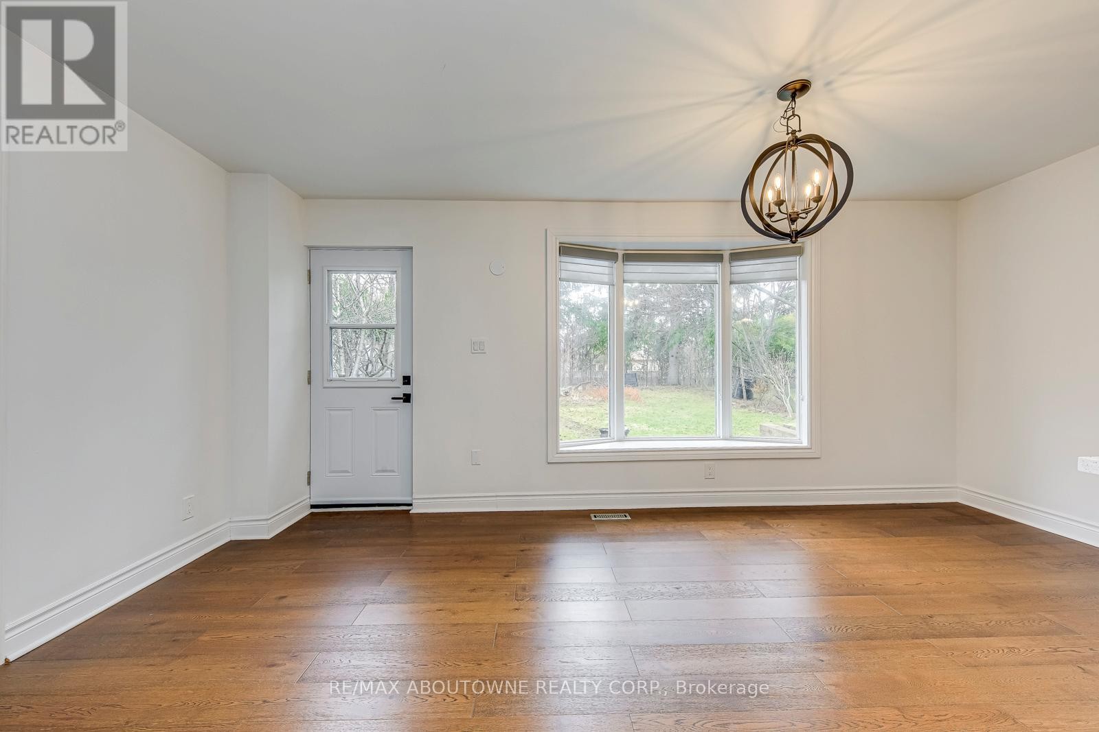 












2565 WINDJAMMER ROAD

,
Mississauga (Erin Mills),




Ontario
L5L1H7

