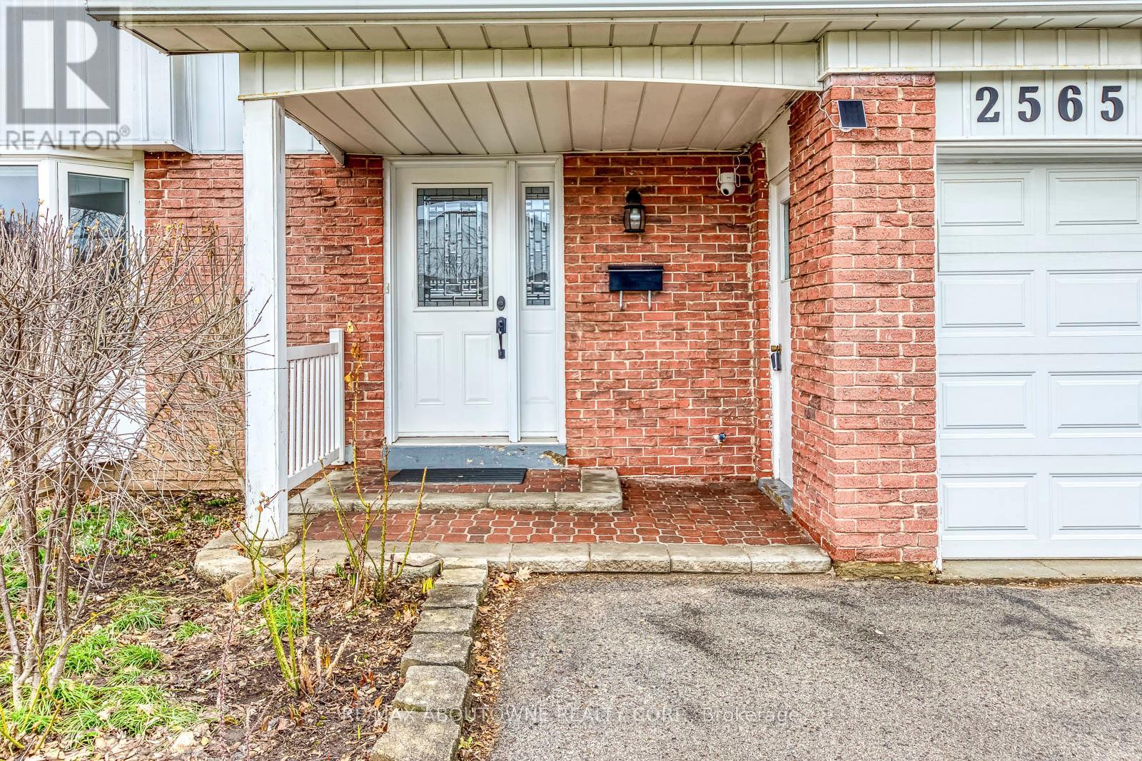 












2565 WINDJAMMER ROAD

,
Mississauga (Erin Mills),




Ontario
L5L1H7

