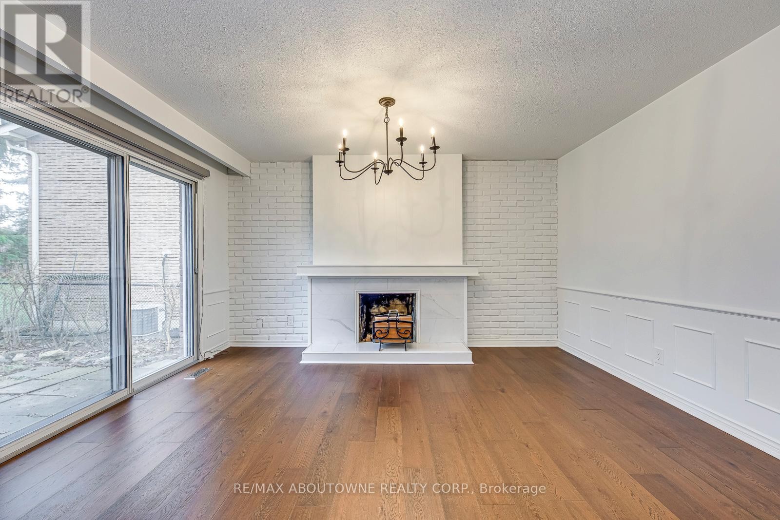 












2565 WINDJAMMER ROAD

,
Mississauga (Erin Mills),




Ontario
L5L1H7

