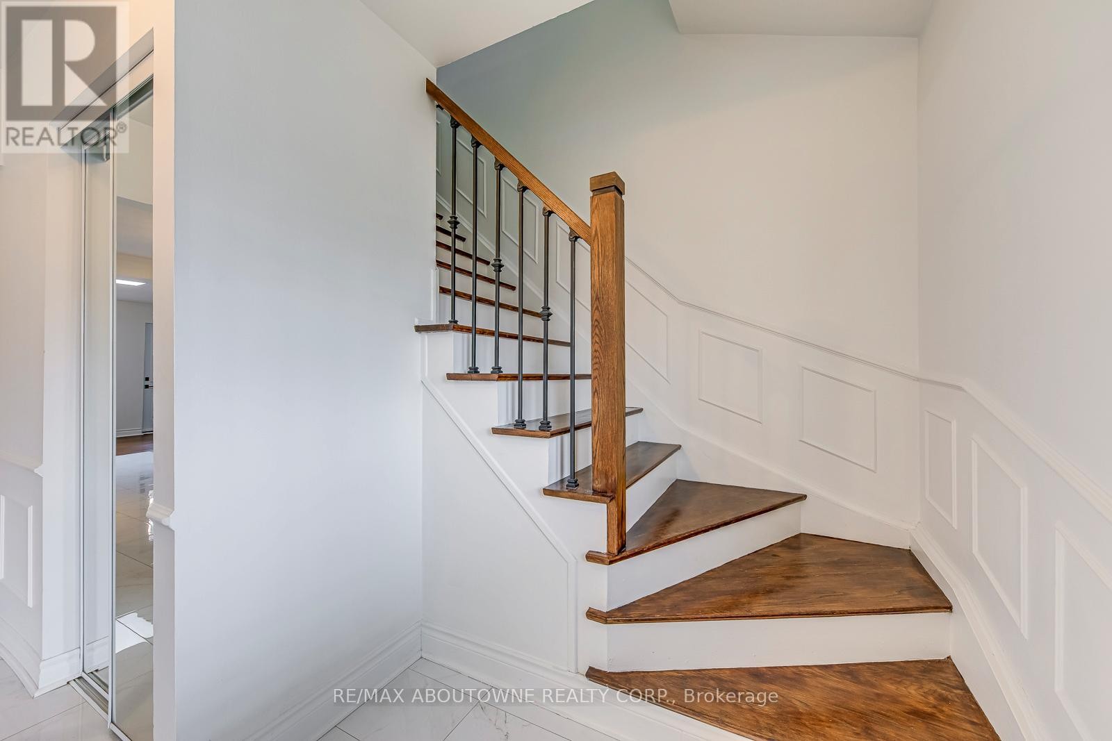 












2565 WINDJAMMER ROAD

,
Mississauga (Erin Mills),




Ontario
L5L1H7

