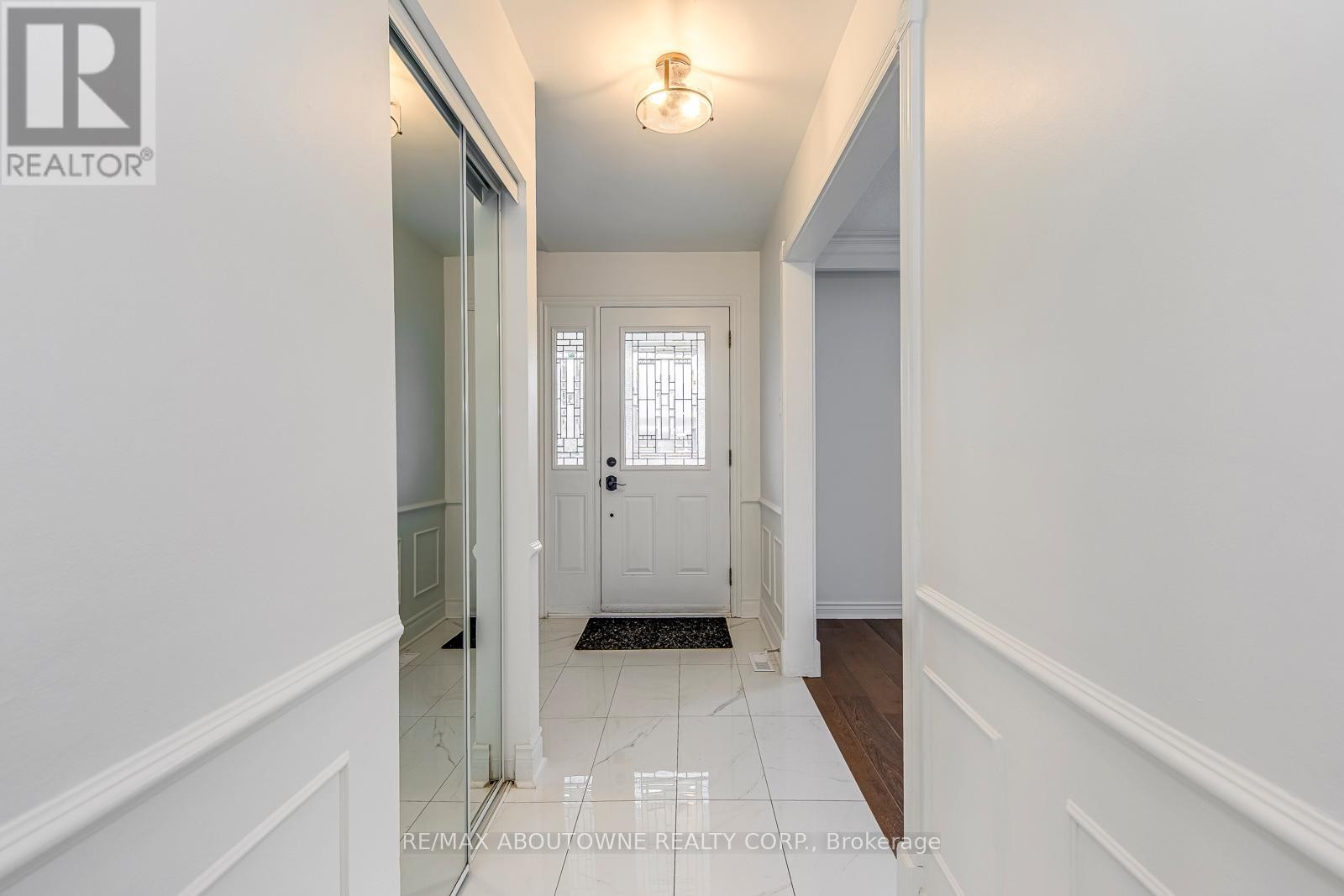 












2565 WINDJAMMER ROAD

,
Mississauga (Erin Mills),




Ontario
L5L1H7

