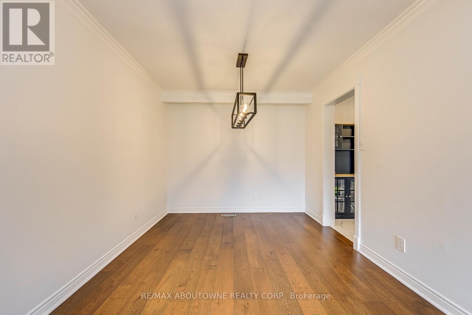 












2565 WINDJAMMER ROAD

,
Mississauga (Erin Mills),




Ontario
L5L1H7

