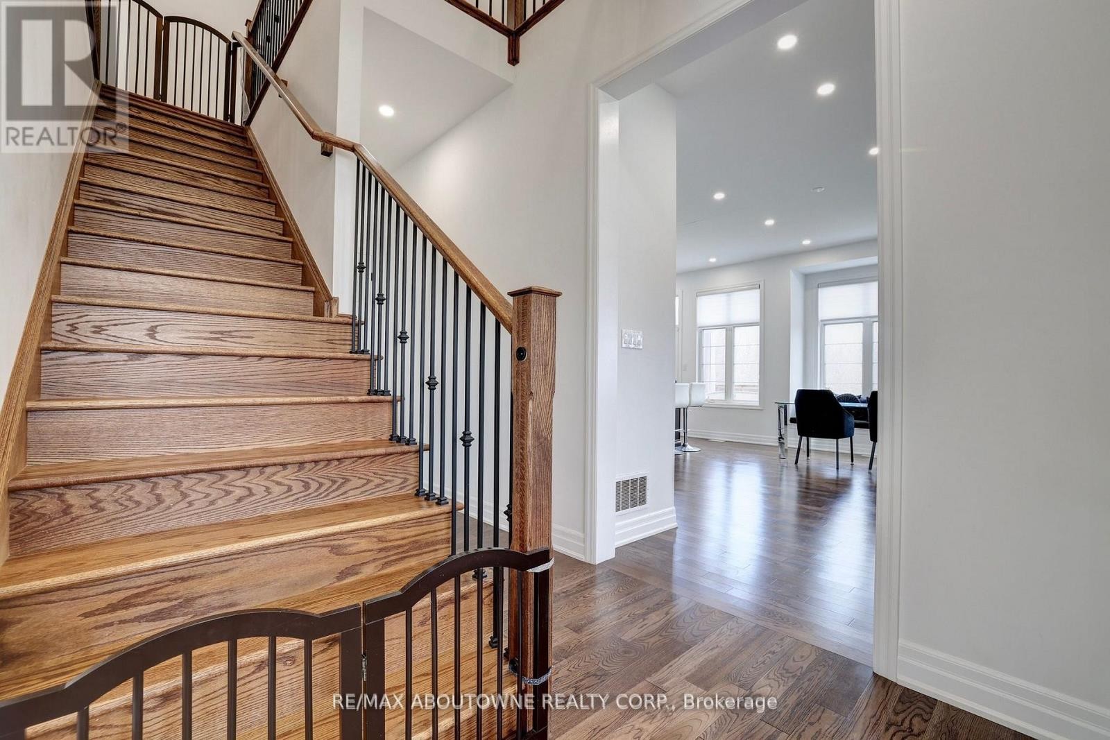 












1416 FORD STRATHY CRESCENT S

,
Oakville (JM Joshua Meadows),




Ontario
L6H6E3


