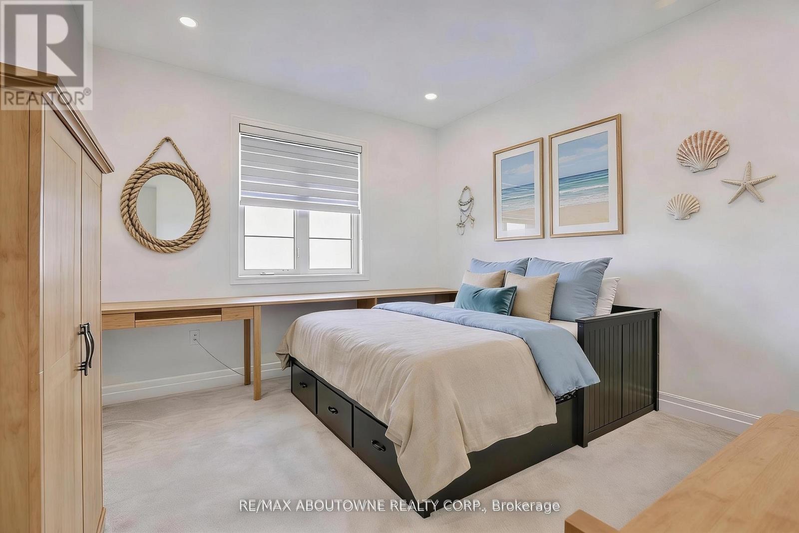 












1416 FORD STRATHY CRESCENT S

,
Oakville (JM Joshua Meadows),




Ontario
L6H6E3

