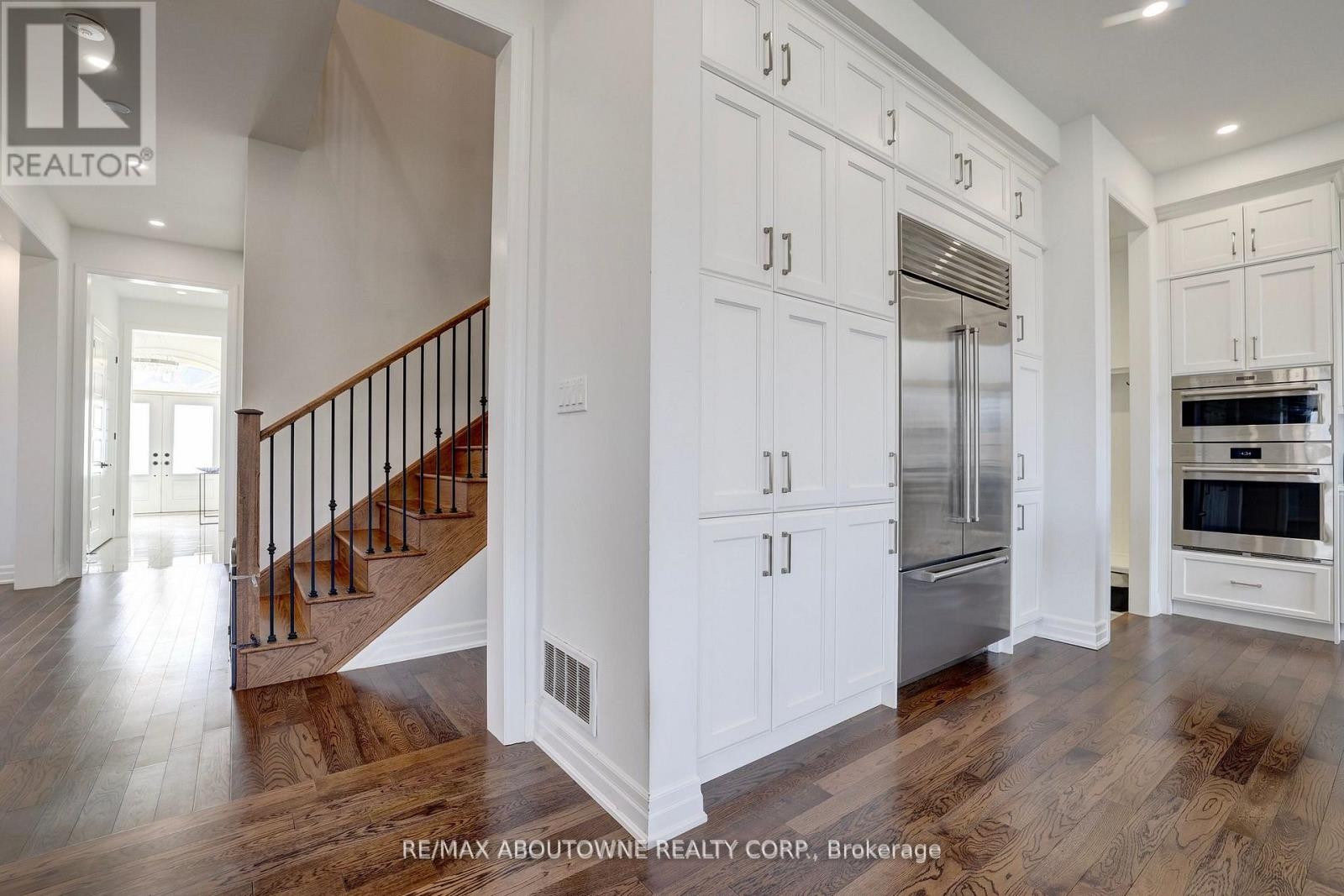 












1416 FORD STRATHY CRESCENT S

,
Oakville (JM Joshua Meadows),




Ontario
L6H6E3

