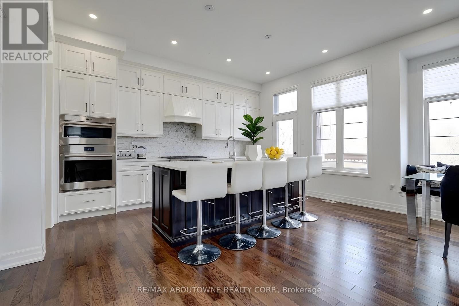 












1416 FORD STRATHY CRESCENT S

,
Oakville (JM Joshua Meadows),




Ontario
L6H6E3

