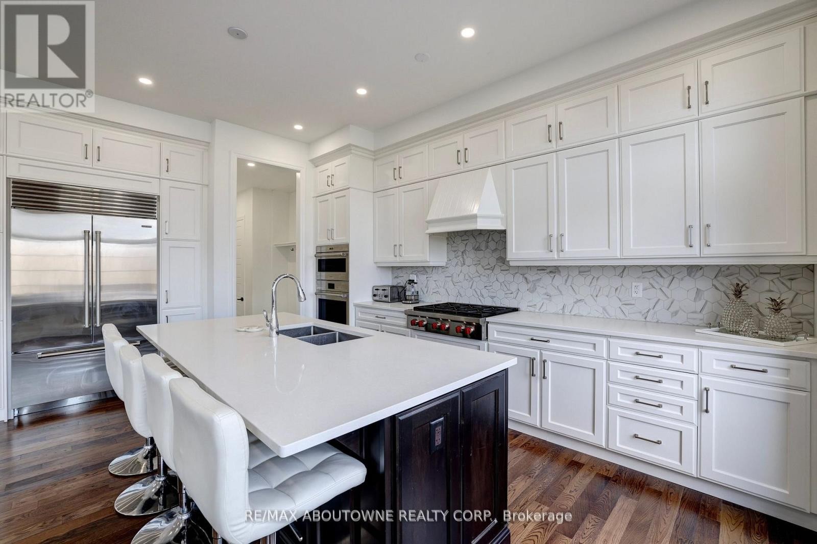 












1416 FORD STRATHY CRESCENT S

,
Oakville (JM Joshua Meadows),




Ontario
L6H6E3

