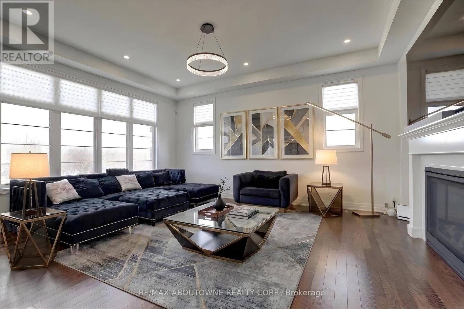 












1416 FORD STRATHY CRESCENT S

,
Oakville (JM Joshua Meadows),




Ontario
L6H6E3

