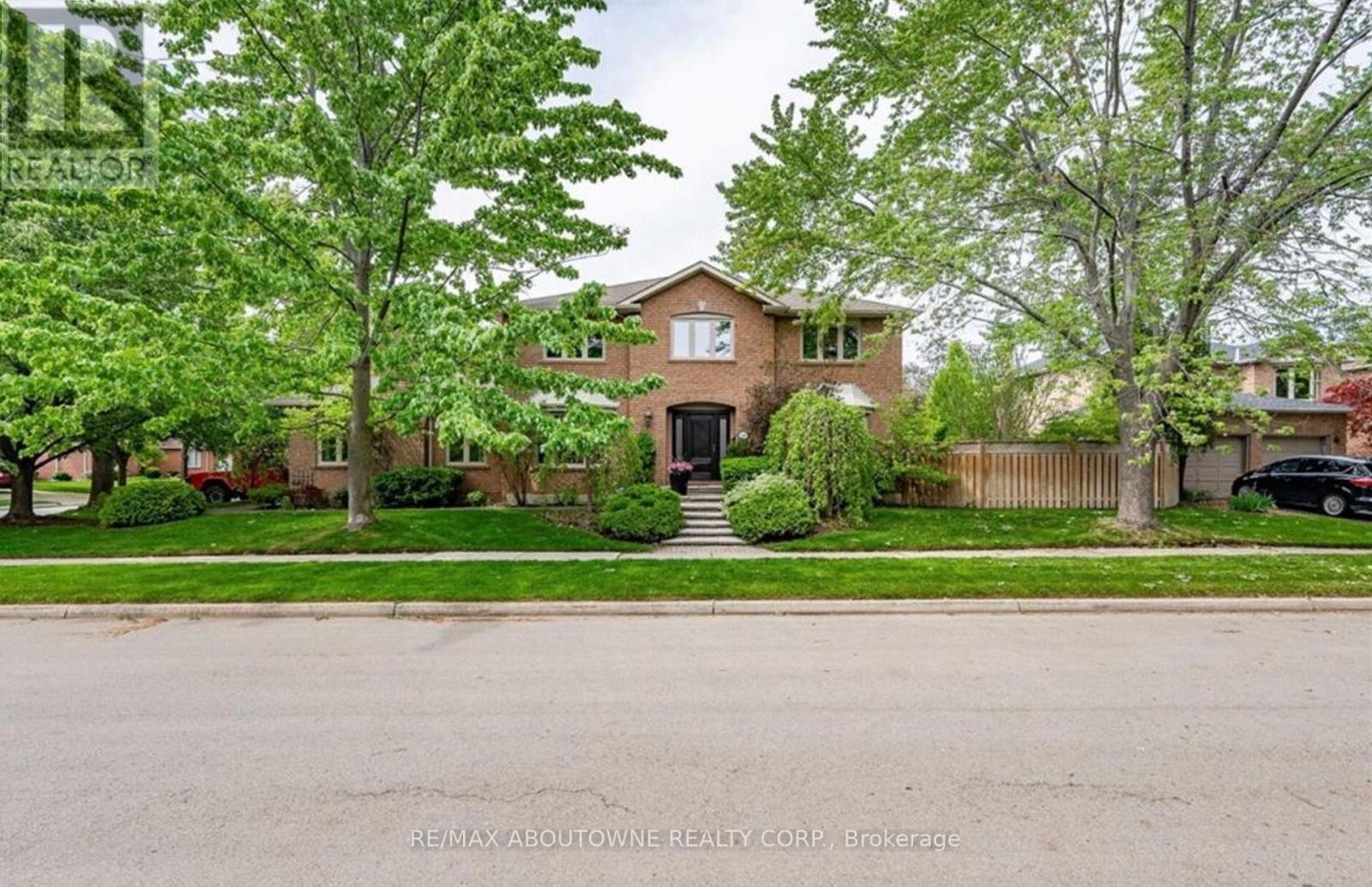 












500 BLENHEIM CRESCENT

,
Oakville (FD Ford),




Ontario
L6J6P7


