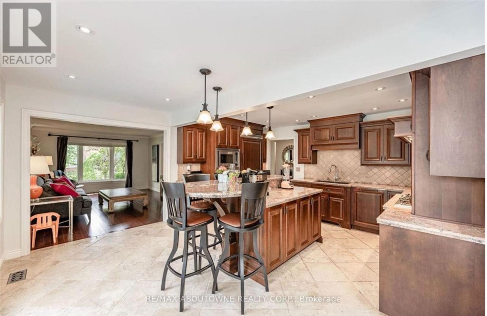 












500 BLENHEIM CRESCENT

,
Oakville (FD Ford),




Ontario
L6J6P7

