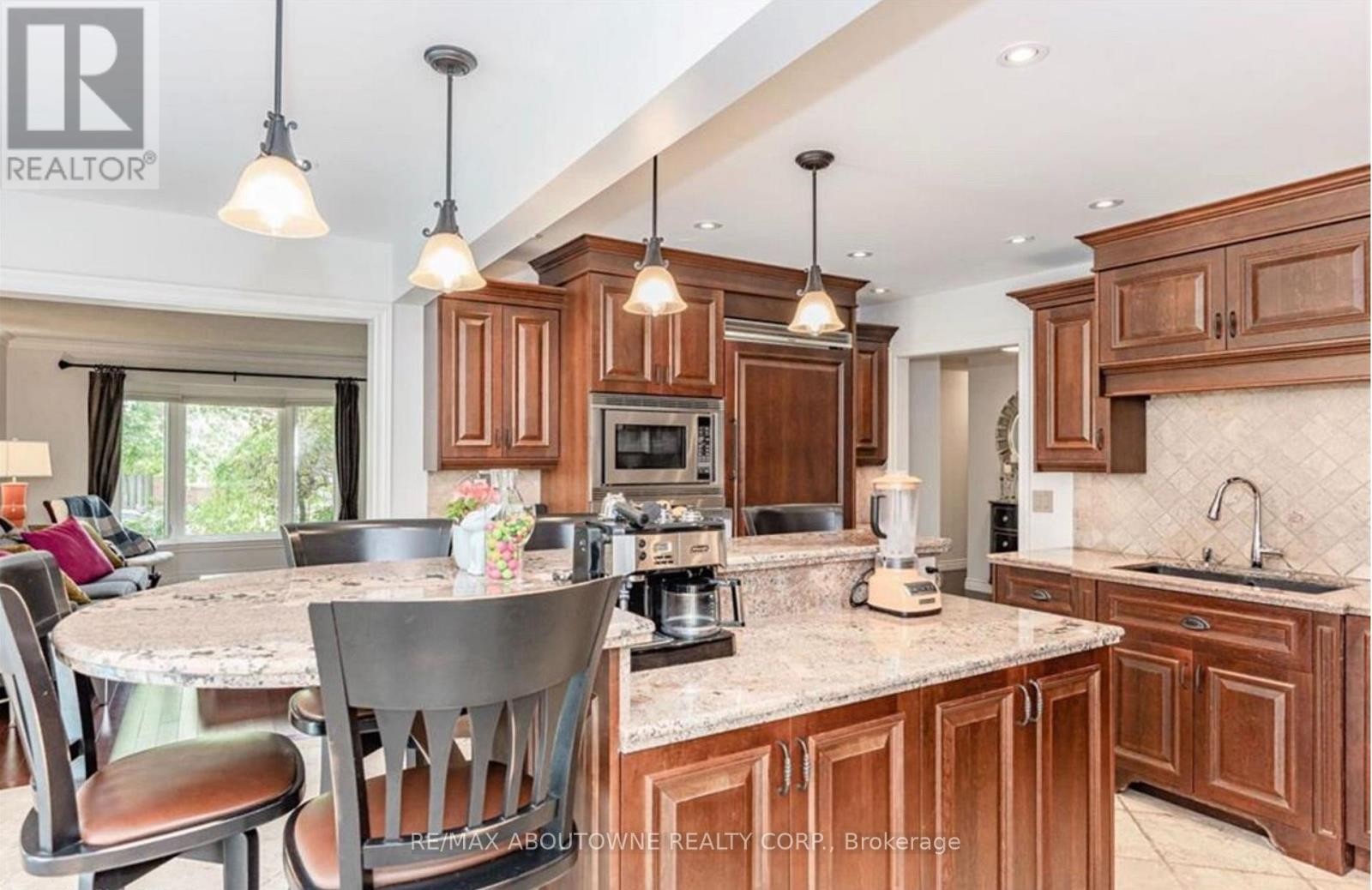 












500 BLENHEIM CRESCENT

,
Oakville (FD Ford),




Ontario
L6J6P7


