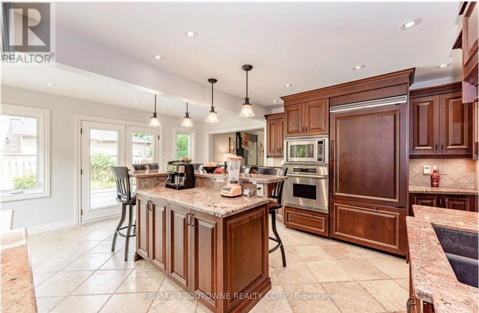 












500 BLENHEIM CRESCENT

,
Oakville (FD Ford),




Ontario
L6J6P7

