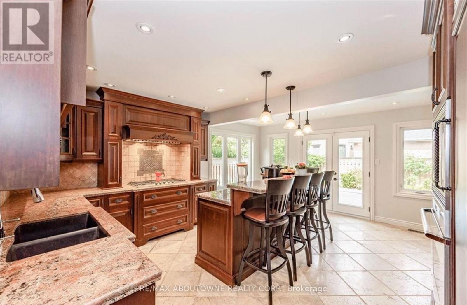 












500 BLENHEIM CRESCENT

,
Oakville (FD Ford),




Ontario
L6J6P7

