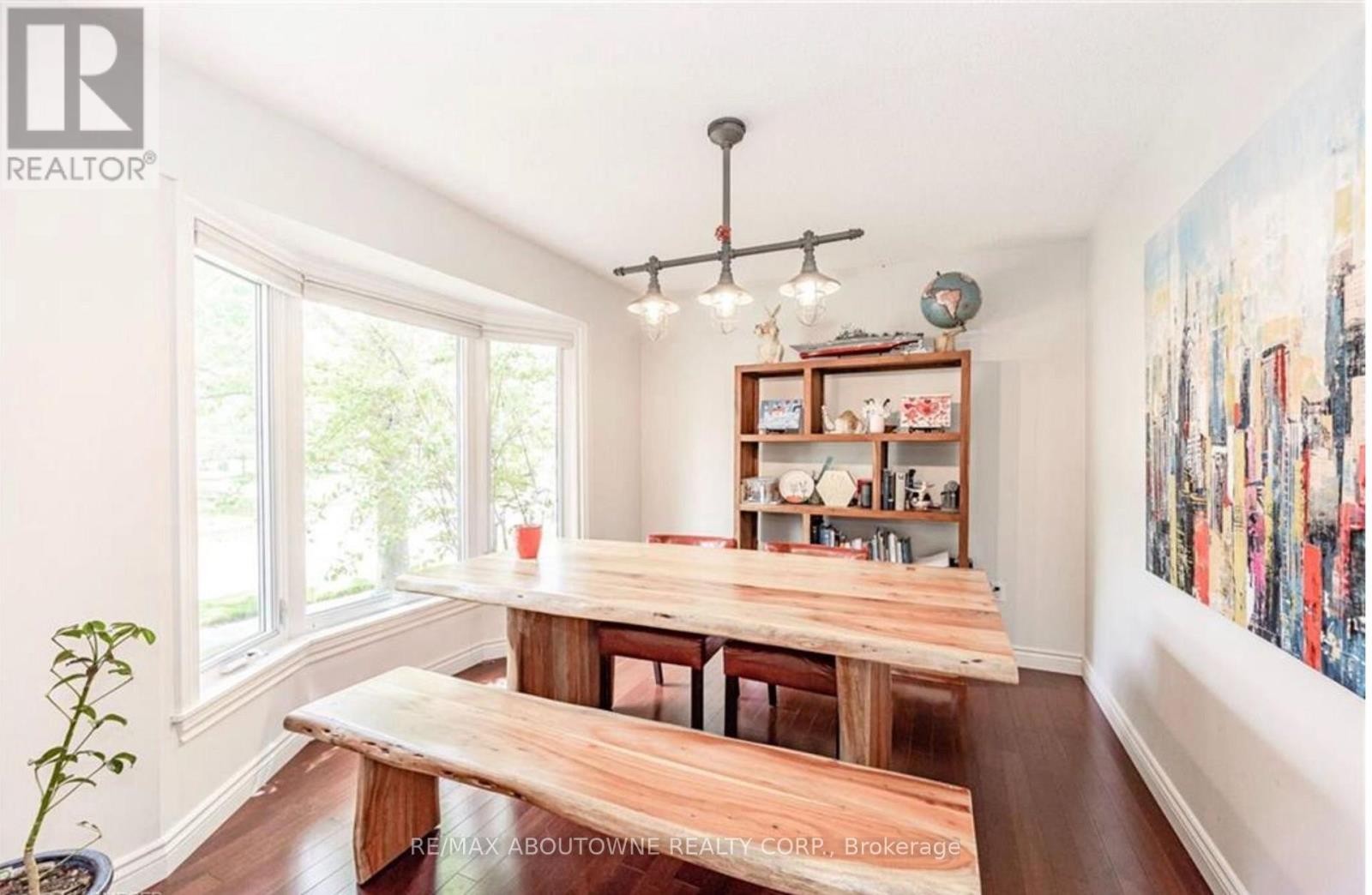 












500 BLENHEIM CRESCENT

,
Oakville (FD Ford),




Ontario
L6J6P7

