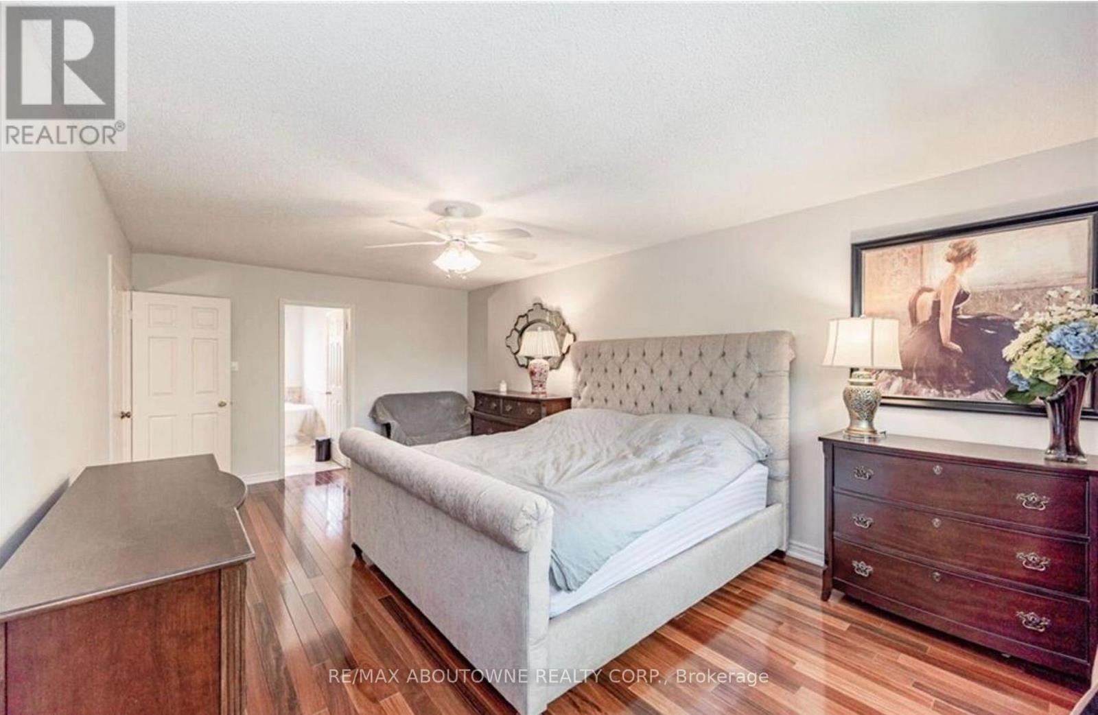 












500 BLENHEIM CRESCENT

,
Oakville (FD Ford),




Ontario
L6J6P7


