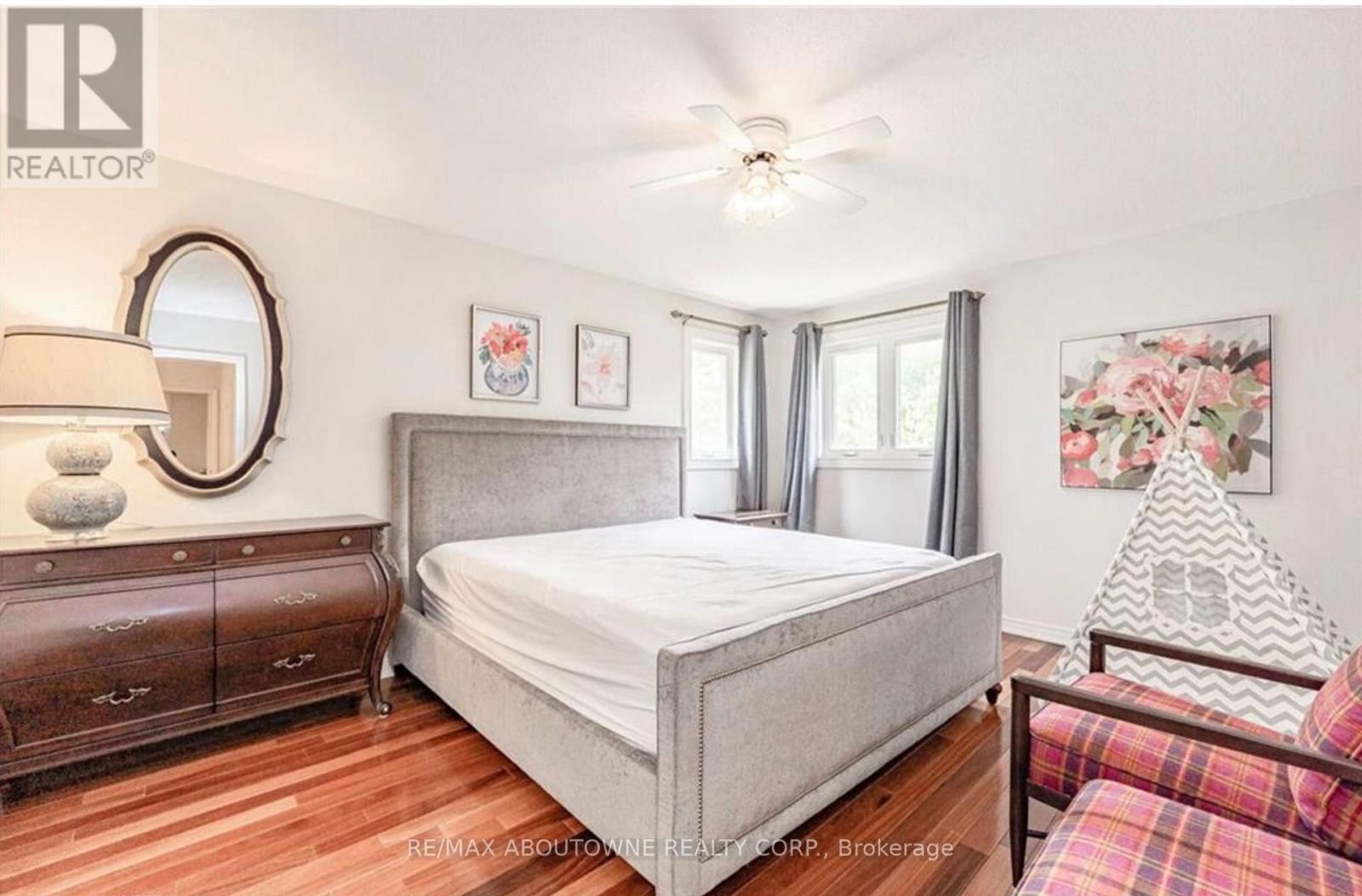 












500 BLENHEIM CRESCENT

,
Oakville (FD Ford),




Ontario
L6J6P7

