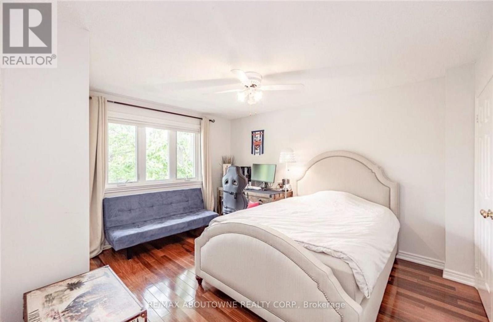 












500 BLENHEIM CRESCENT

,
Oakville (FD Ford),




Ontario
L6J6P7


