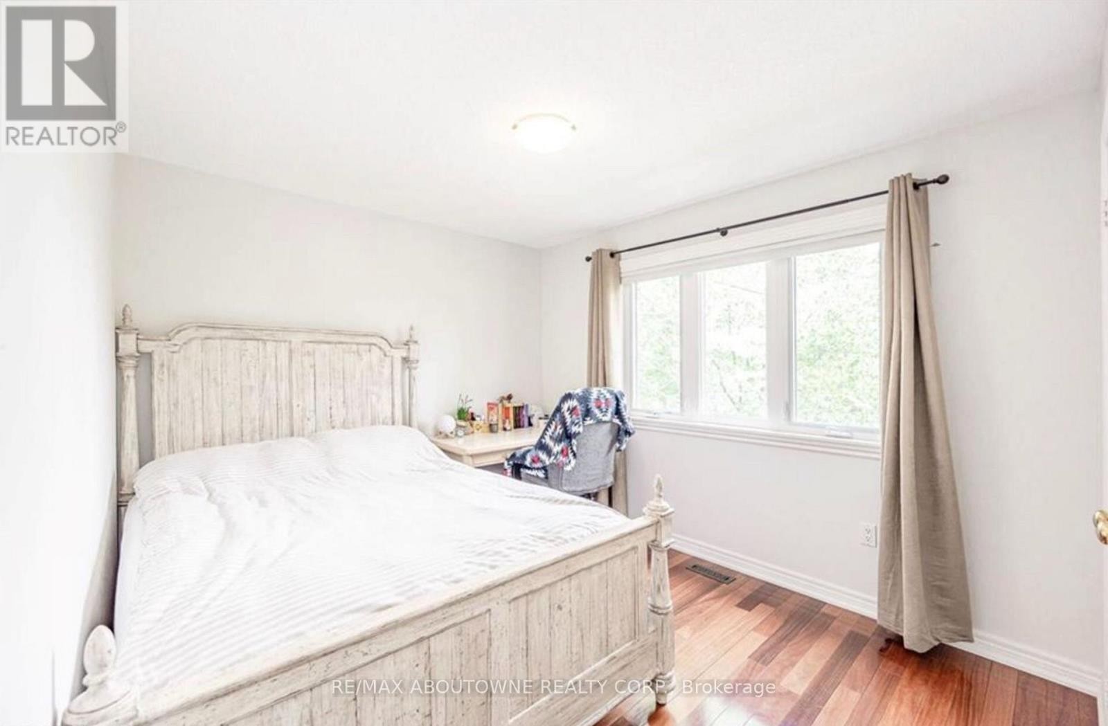 












500 BLENHEIM CRESCENT

,
Oakville (FD Ford),




Ontario
L6J6P7

