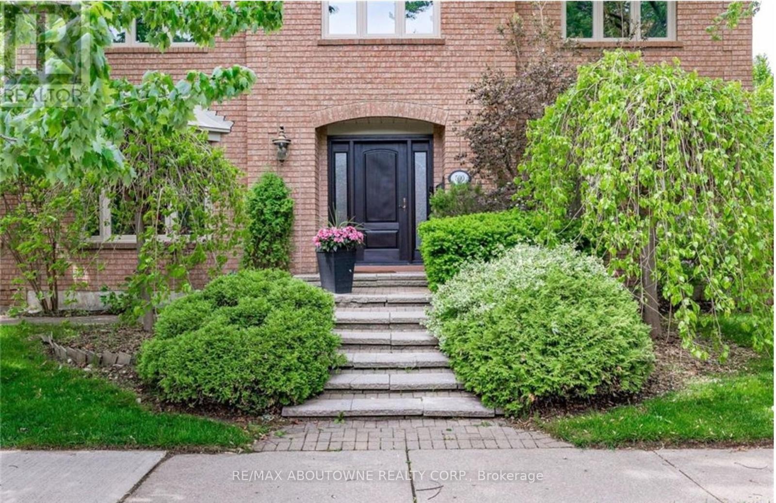 












500 BLENHEIM CRESCENT

,
Oakville (FD Ford),




Ontario
L6J6P7


