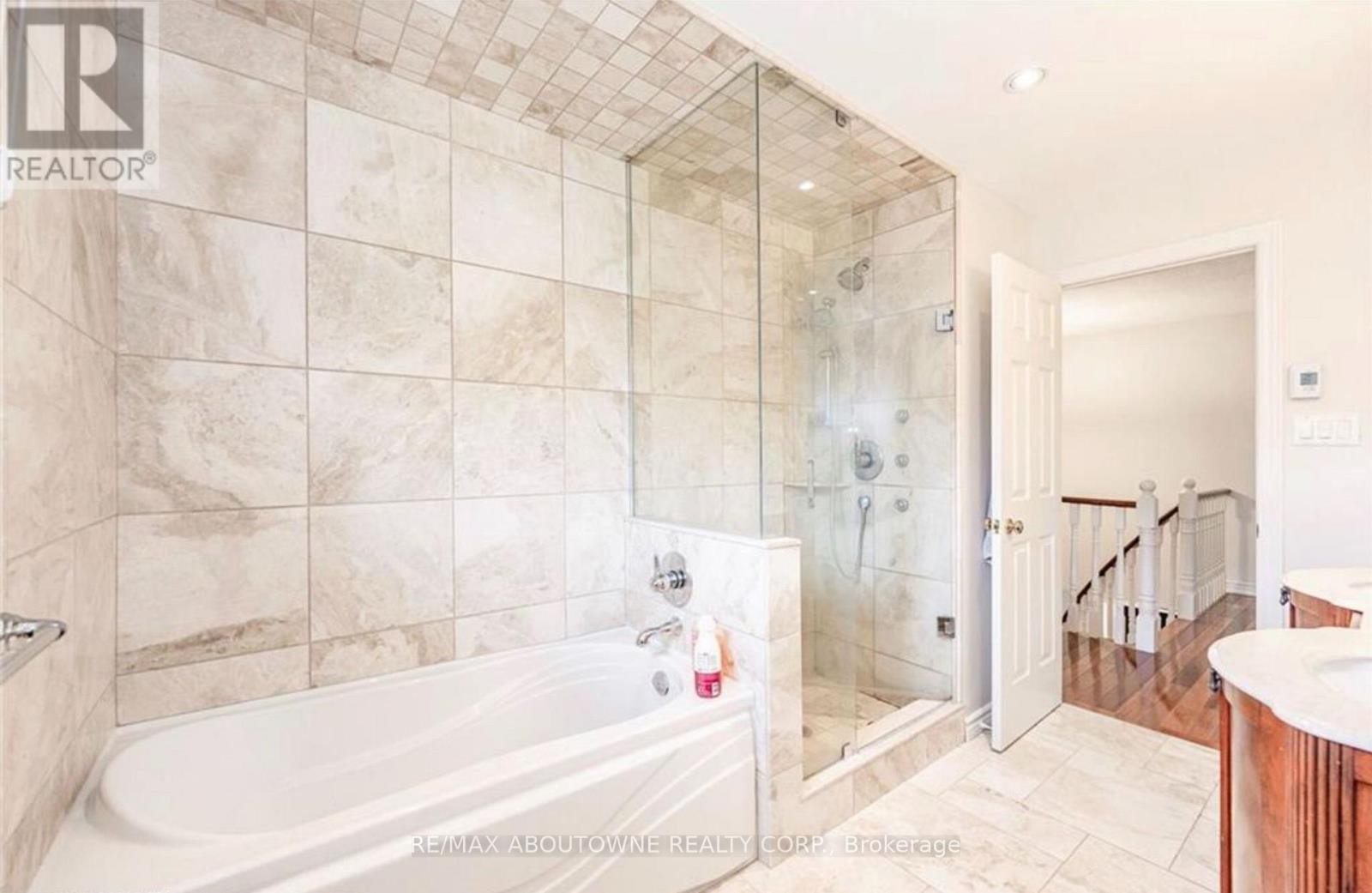 












500 BLENHEIM CRESCENT

,
Oakville (FD Ford),




Ontario
L6J6P7


