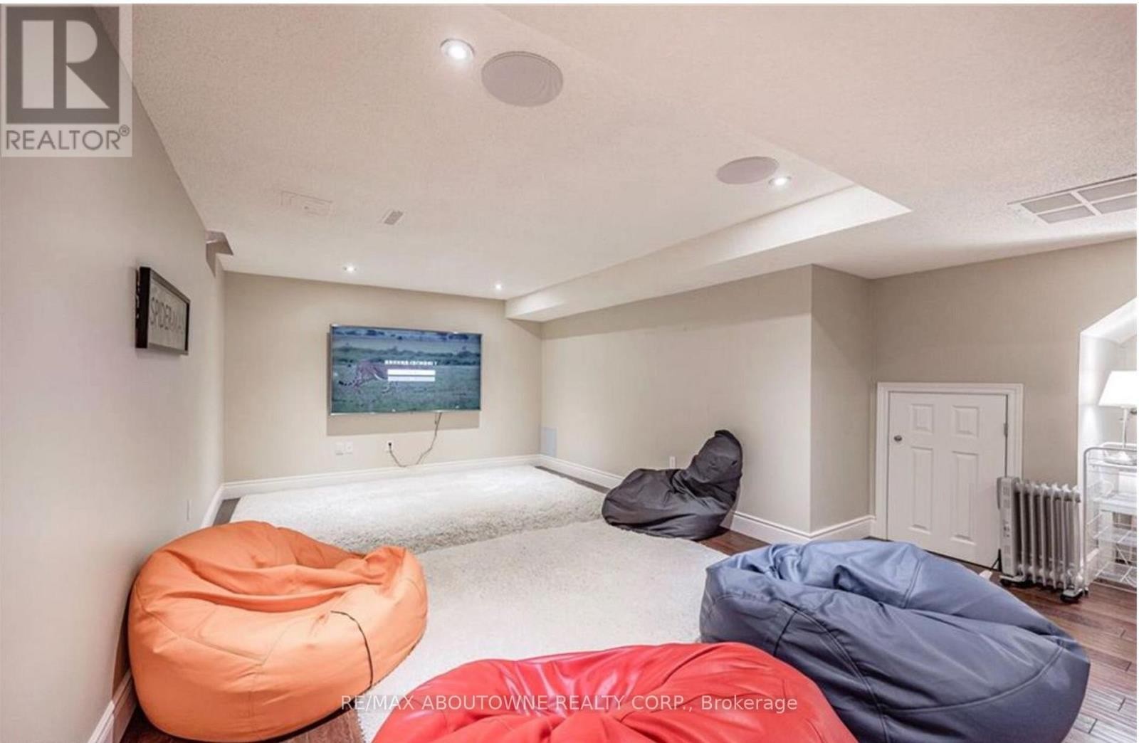 












500 BLENHEIM CRESCENT

,
Oakville (FD Ford),




Ontario
L6J6P7

