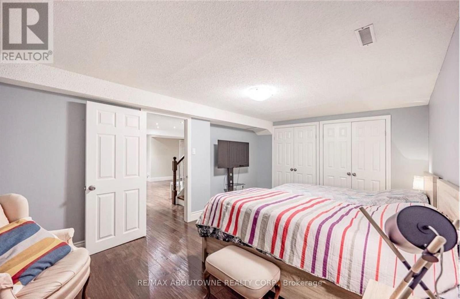 












500 BLENHEIM CRESCENT

,
Oakville (FD Ford),




Ontario
L6J6P7

