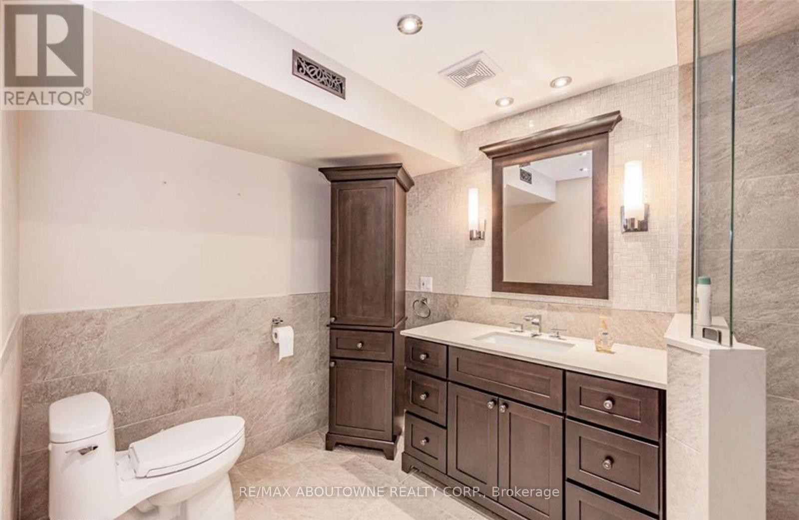 












500 BLENHEIM CRESCENT

,
Oakville (FD Ford),




Ontario
L6J6P7


