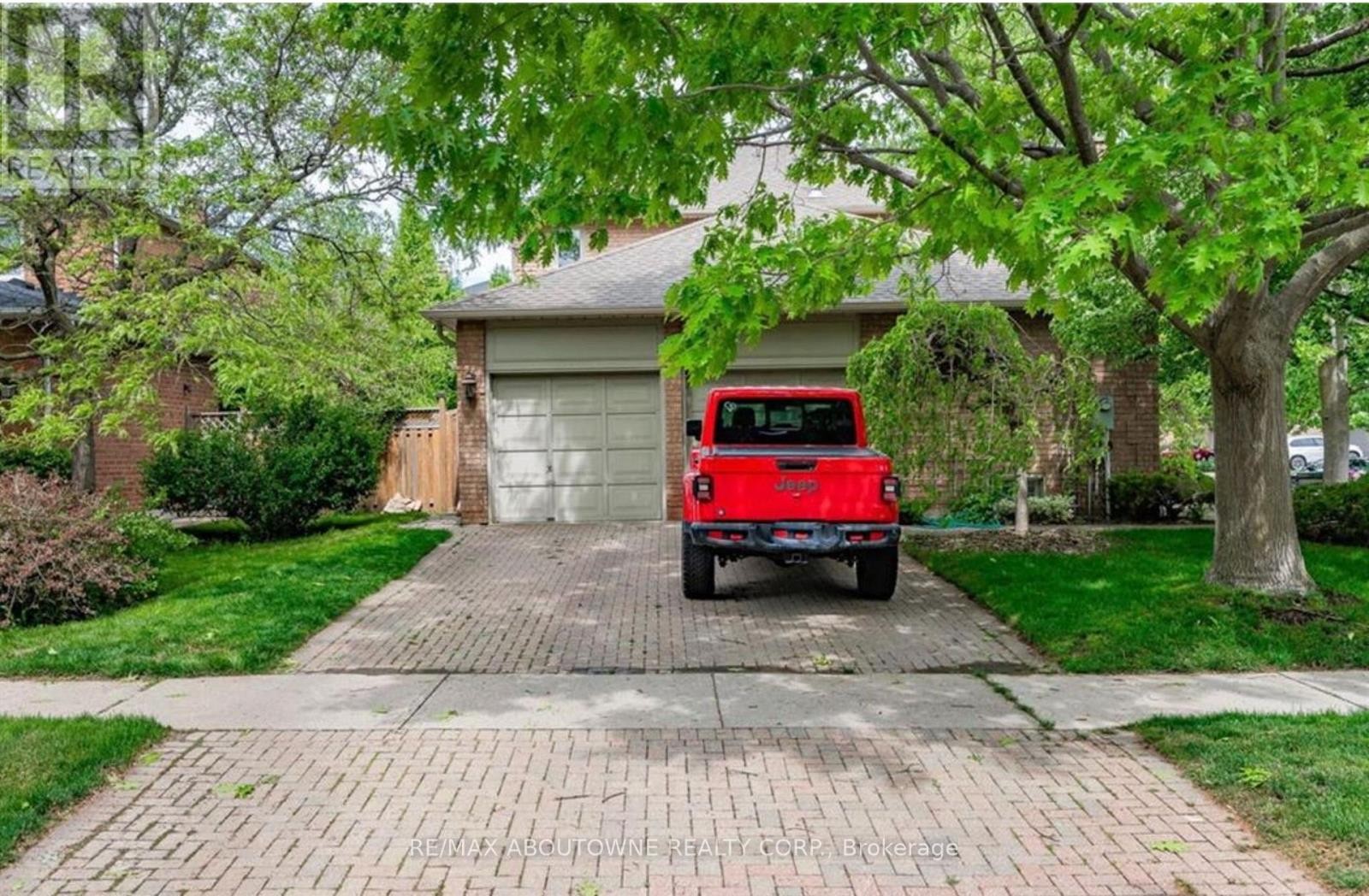 












500 BLENHEIM CRESCENT

,
Oakville (FD Ford),




Ontario
L6J6P7

