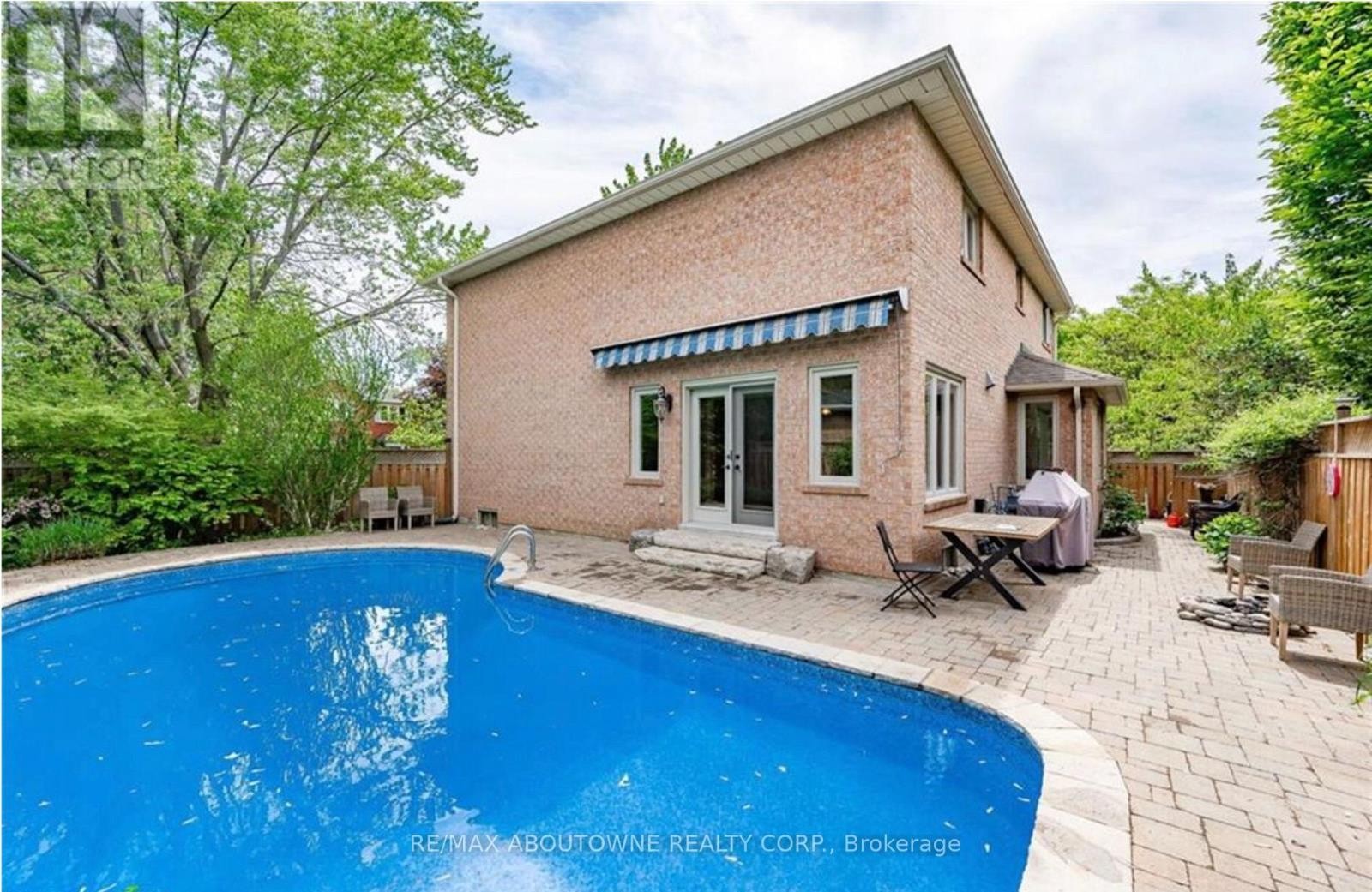












500 BLENHEIM CRESCENT

,
Oakville (FD Ford),




Ontario
L6J6P7


