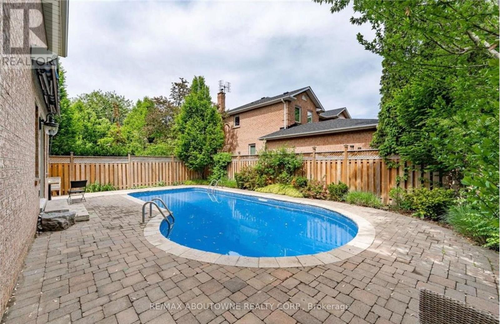 












500 BLENHEIM CRESCENT

,
Oakville (FD Ford),




Ontario
L6J6P7

