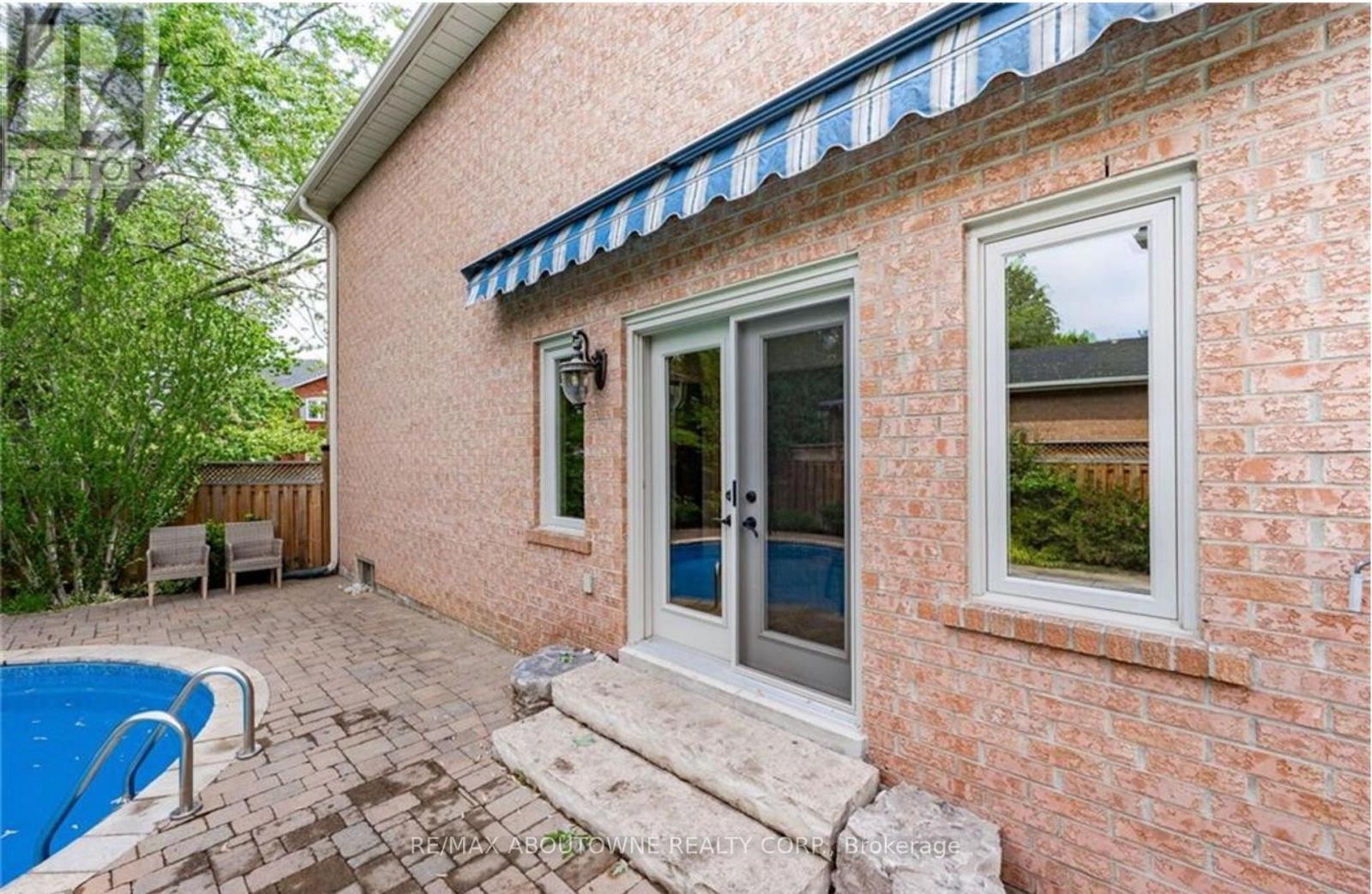 












500 BLENHEIM CRESCENT

,
Oakville (FD Ford),




Ontario
L6J6P7

