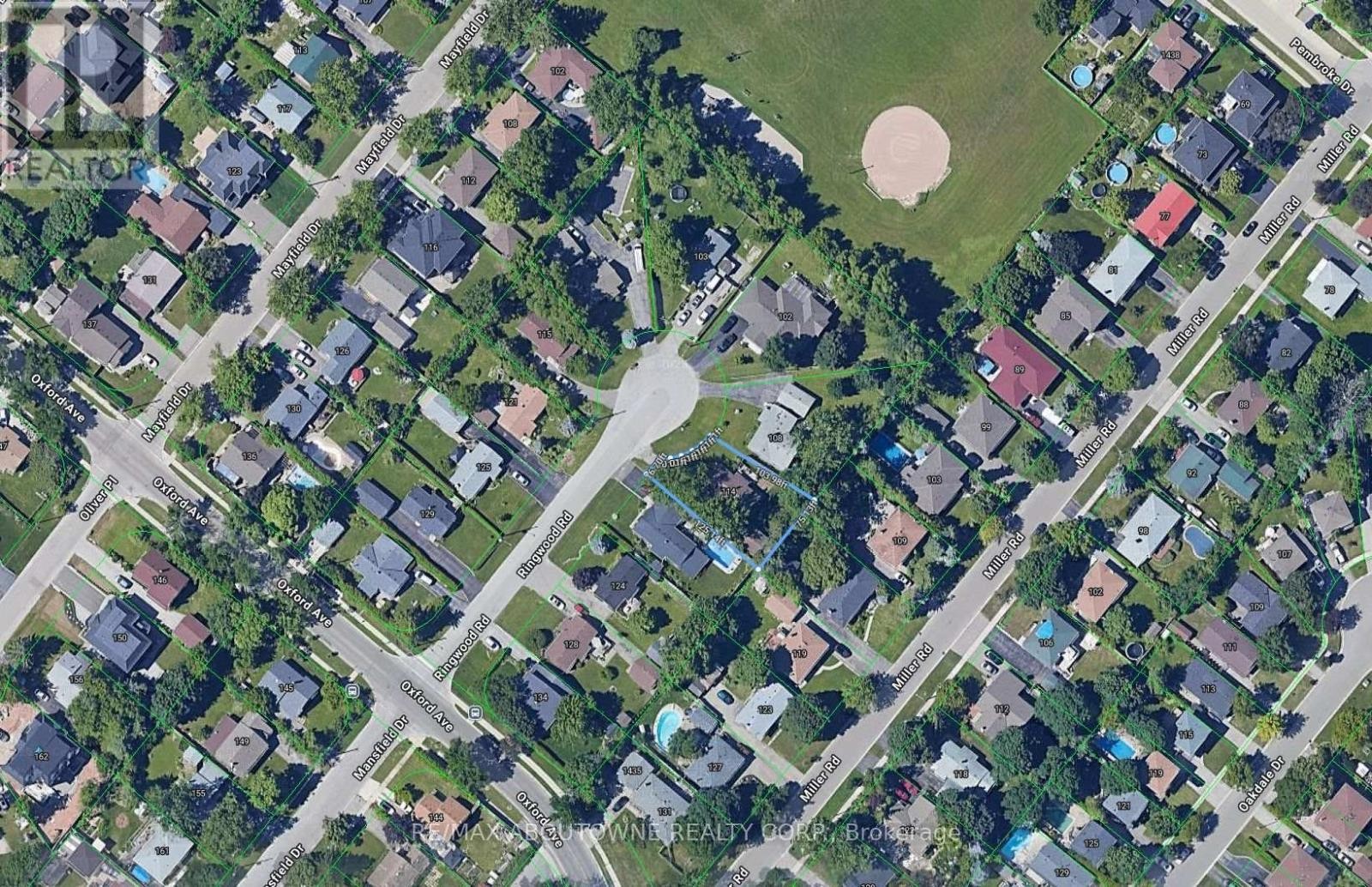 












114 RINGWOOD ROAD

,
Oakville (CP College Park),




Ontario
L6H1K2

