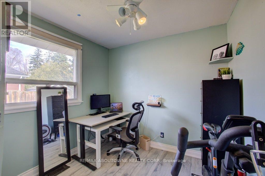 












114 RINGWOOD ROAD

,
Oakville (CP College Park),




Ontario
L6H1K2

