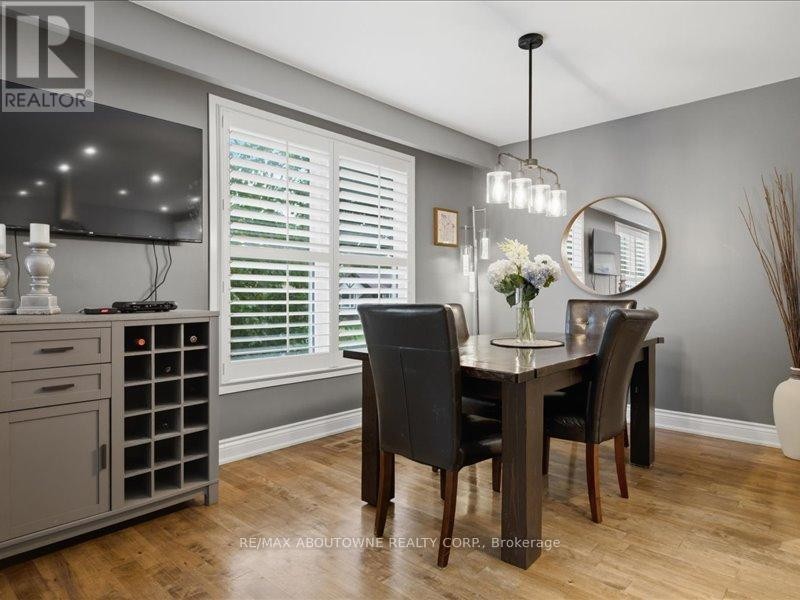 












2501 YARMOUTH CRESCENT

,
Oakville (WO West),




Ontario
L6L2M9

