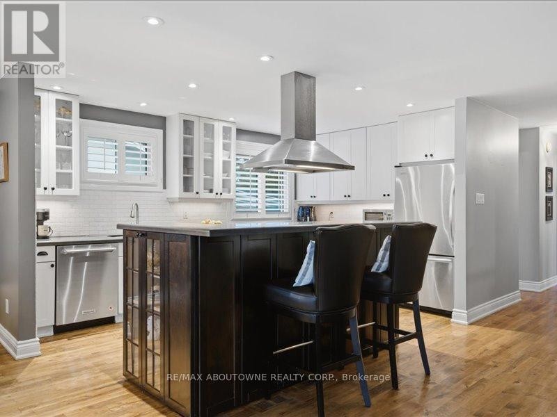 












2501 YARMOUTH CRESCENT

,
Oakville (WO West),




Ontario
L6L2M9


