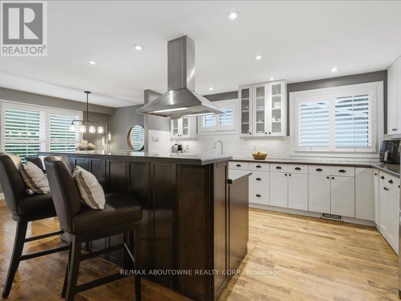 












2501 YARMOUTH CRESCENT

,
Oakville (WO West),




Ontario
L6L2M9

