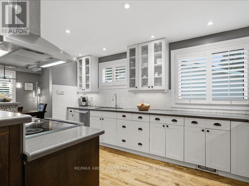 












2501 YARMOUTH CRESCENT

,
Oakville (WO West),




Ontario
L6L2M9

