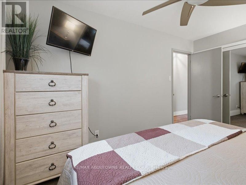 












2501 YARMOUTH CRESCENT

,
Oakville (WO West),




Ontario
L6L2M9

