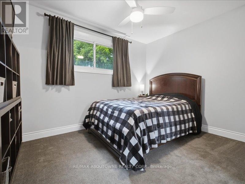 












2501 YARMOUTH CRESCENT

,
Oakville (WO West),




Ontario
L6L2M9

