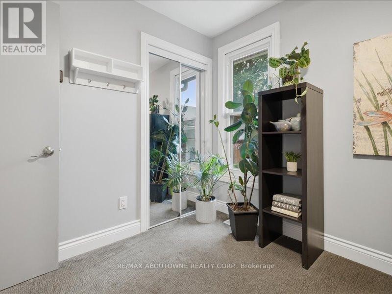 












2501 YARMOUTH CRESCENT

,
Oakville (WO West),




Ontario
L6L2M9

