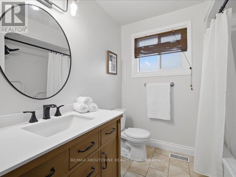 












2501 YARMOUTH CRESCENT

,
Oakville (WO West),




Ontario
L6L2M9

