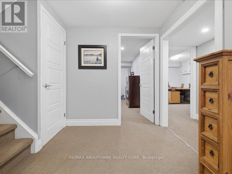 












2501 YARMOUTH CRESCENT

,
Oakville (WO West),




Ontario
L6L2M9

