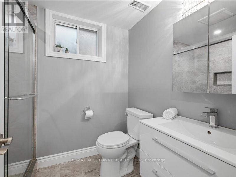 












2501 YARMOUTH CRESCENT

,
Oakville (WO West),




Ontario
L6L2M9

