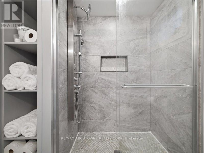 












2501 YARMOUTH CRESCENT

,
Oakville (WO West),




Ontario
L6L2M9

