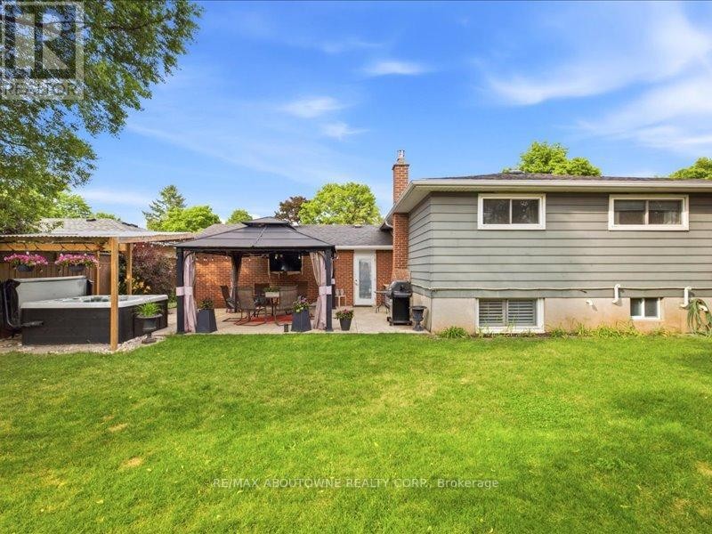 












2501 YARMOUTH CRESCENT

,
Oakville (WO West),




Ontario
L6L2M9

